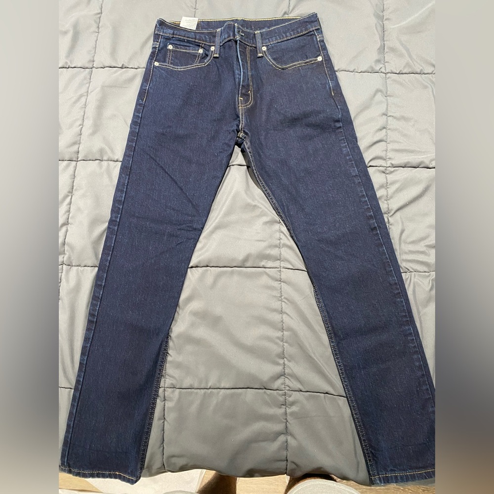 Levi 512 Navy blue jeans. Slim fit. Size 32x32